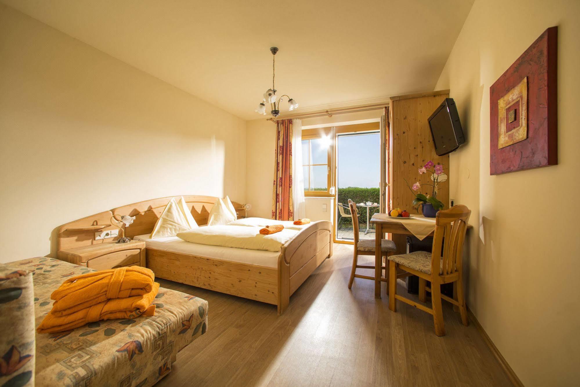 יאנרסדורף Hotel Panoramahof Loipersdorf מראה חיצוני תמונה